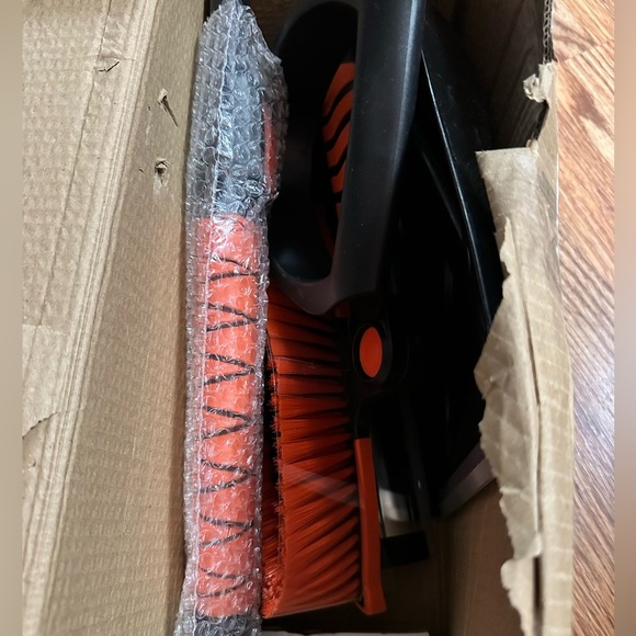 NIB 4 in 1 Expandable Ice Scraper and Snow Shovel Kit - Picture 9 of 14